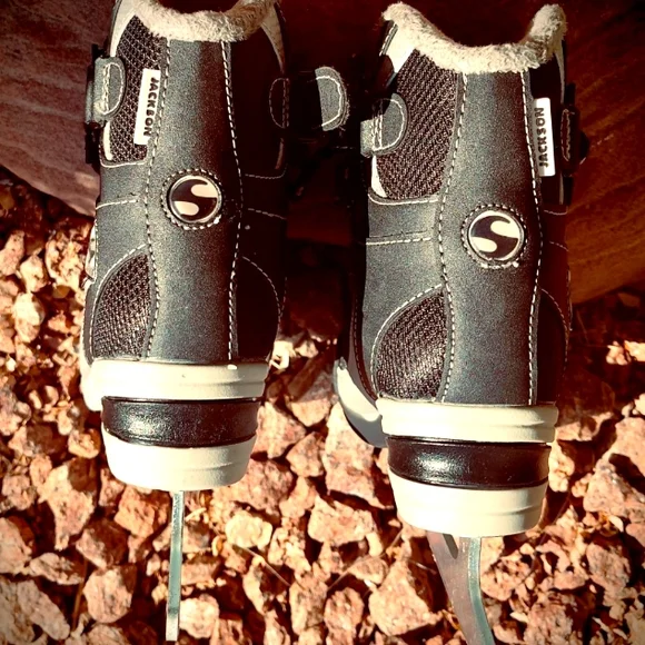 SOFTEC, BLACK & SILVER ICE SKATES SIZE 2 ⛸ UNISEX, COMFY & READY TO GLIDE. - Picture 6 of 9